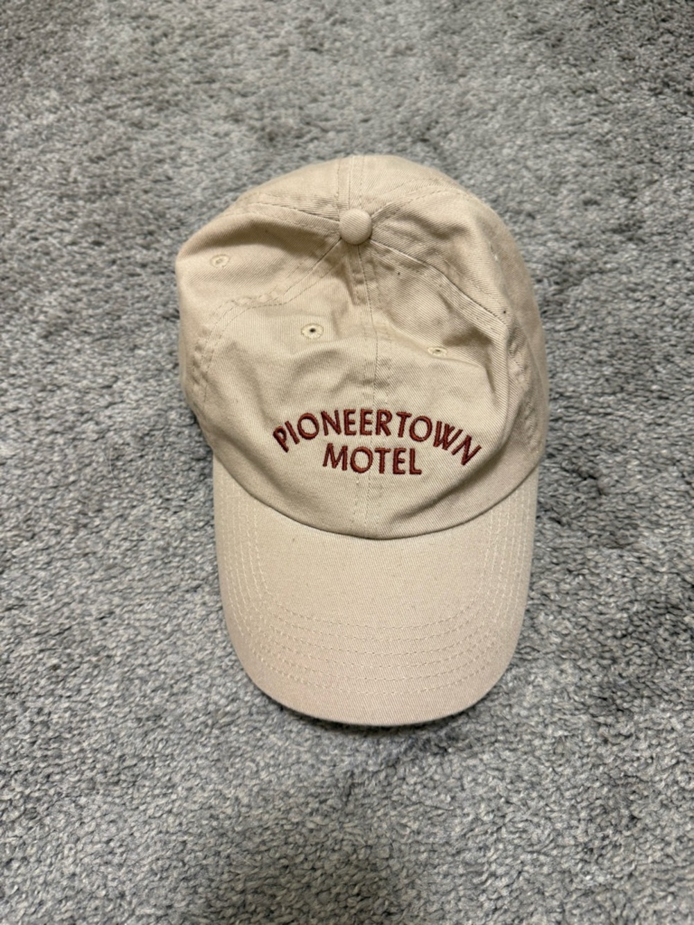 pioneer town motel hat